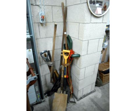 A large quantity of garden tools