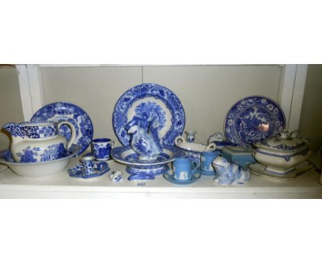 A shelf of blue and white and a quantity of Wedgwood (small tureen is slightly a/f)