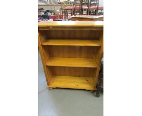 A pine 3 shelf book case. ****Condition report**** Height 106cm, width 82cm, depth 28cm.