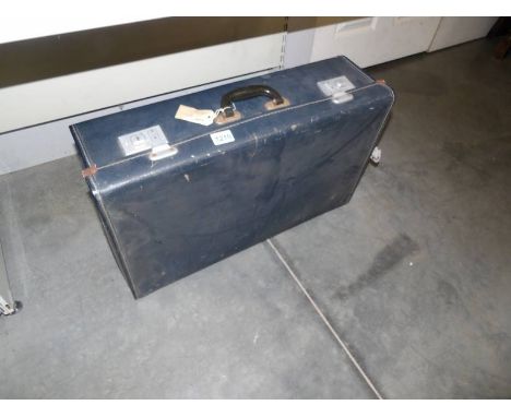 A vintage suitcase, 66 x 41 x 20 cm.