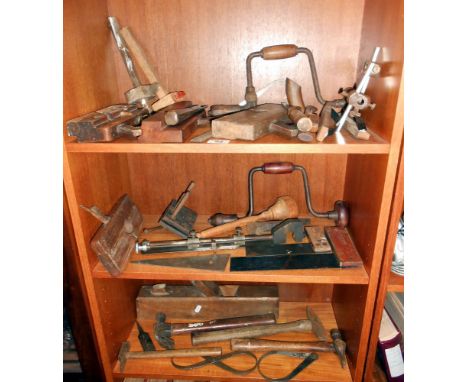 A quantity of antique/vintage woodworking tools and engineering measuring tools
