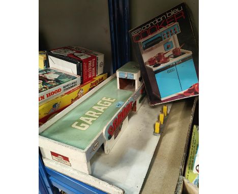 A vintage Esso Garage; a boxed "Katie Cooker" &amp; a "Mary Lou" Washer. 