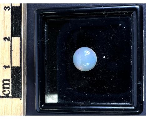 A round cabochon opal, 0.9 carat 