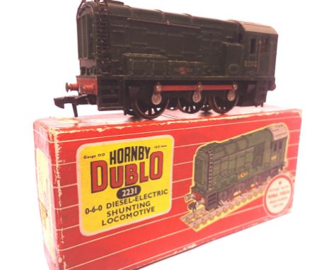 Hornby Dublo two rail loco 2231-060 diesel shunter, D3302 boxed. P&amp;P Group 1 (£14+VAT for the first lot and £1+VAT for su