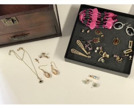 Quantity of 9ct gold jewellery, and quantity of costume jewellery,and wooden jewellery casket