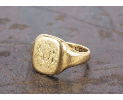 An 18ct gold signet ring,  the tablet top with engraved initials now rubbed, ring size Q, 8.9g