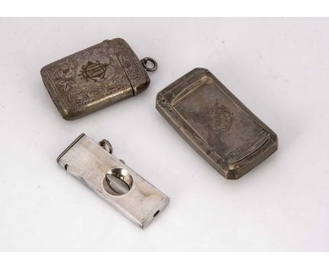 Three small smoking and related collectable items, including a silver cigar cutter, an Indian silver vesta and snuff box (3)
