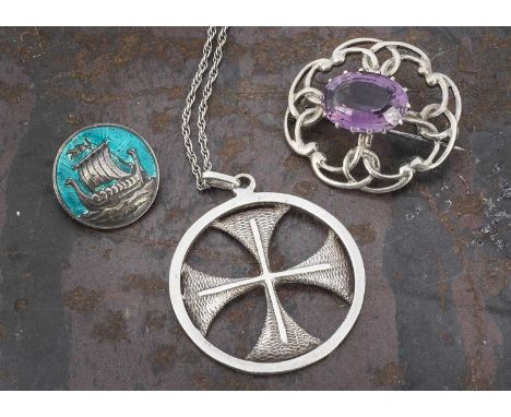 A collection of Scottish silver, including an Alexander Ritchie silver and enamel Iona target brooch dated Birmingham 1938, t