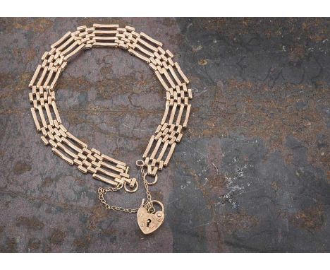 A yellow metal gate link bracelet with heart shaped padlock clasp, 18cm, 8.7ug (unmarked)