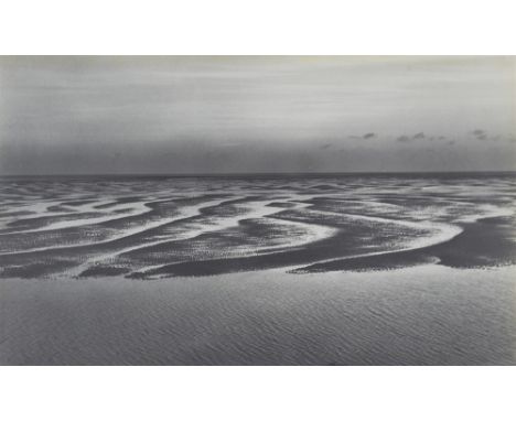 Alfred Ehrhardt, Wattenmeer NordseeVintage, Gelatinesilberabzug auf Agfa-Brovira-Papier. 29,9 x 49,5 cm. Rückseitig mit Bleis