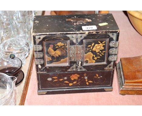 An Oriental lacquered trinket cabinet 