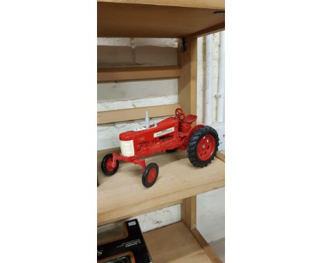 1:16 SCALE FARMALL 350 TRACTOR