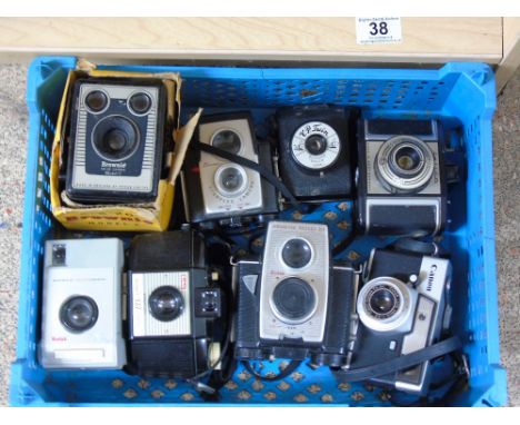 QUANTITY OF VINTAGE CAMERAS
