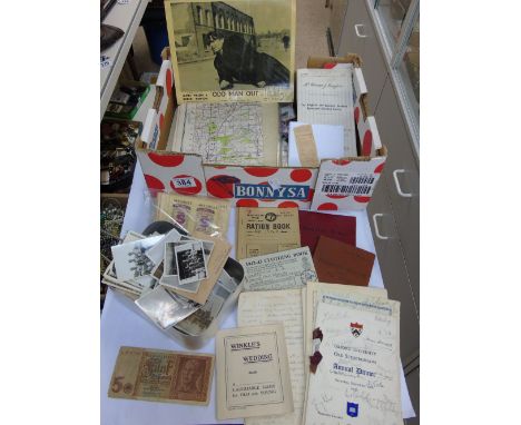 QUANTITY OF VINTAGE EPHEMERA INCLUDING PHOTOS & MILITARIA