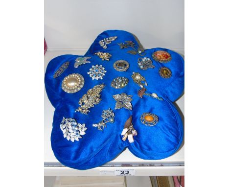 CUSHION OF VINTAGE BROOCHES