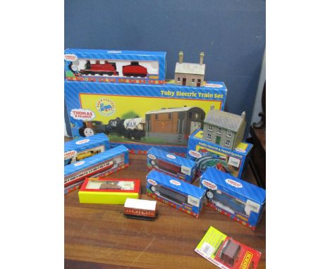 Hornby Thomas the Tank Engine trains and accessories to include a train set, carriages, James, James, Ben, Building, fencing,