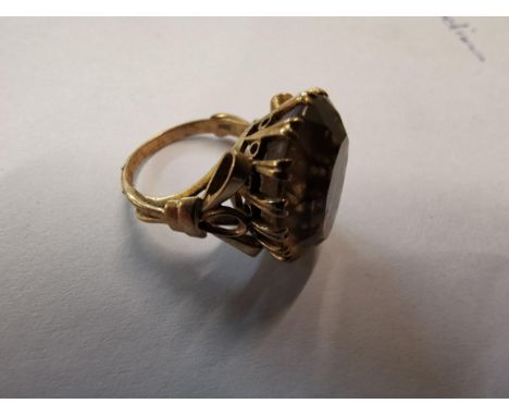 A 9ct gold ring set with large quartz stone 9.2g Location: Cab 