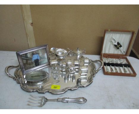 A mixed lot of silver and silver plated items to include a twin handled table lighter, a Georgian silver salt spoon, a Victor
