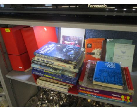 A quantity of miscellaneous motorcycle/car magazines to include 1950's Autocar, 1980's Practical Classics including Issue 1, 