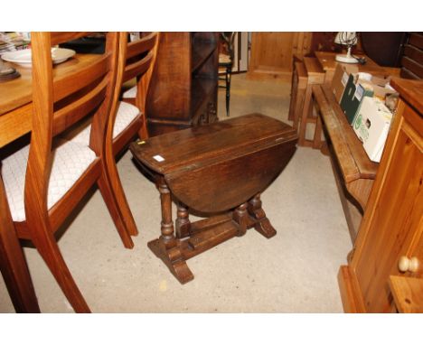 A small oak gate leg occasional table 