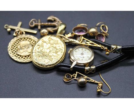 Assorted 9ct gold and yellow metal wares to include oval locket, religious pendant, cross pendant, various earrings, charms, 