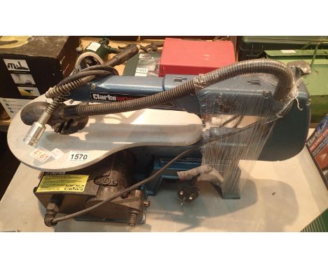 Clarke woodworking bench top scroll saw. Not available for in-house P&P, contact Paul O'Hea at Mailboxes on 01925 659133Condi