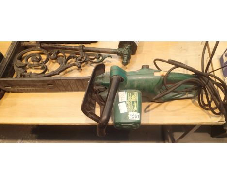 Black & Decker electric chainsaw. Not available for in-house P&P, contact Paul O'Hea at Mailboxes on 01925 659133Condition Re