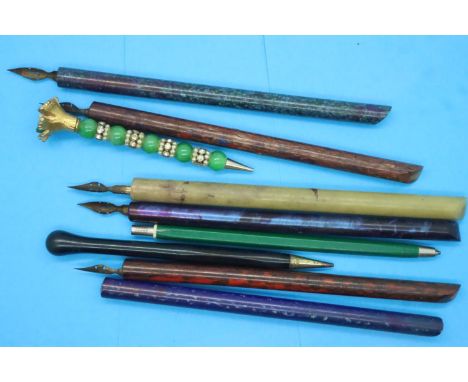 A selection of vintage dip pens and pencils. P&amp;P Group 1 (£14+VAT for the first lot and £1+VAT for subsequent lots) 