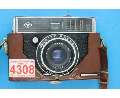Vintage cased Silette record camera. P&amp;P Group 1 (£14+VAT for the first lot and £1+VAT for subsequent lots) 