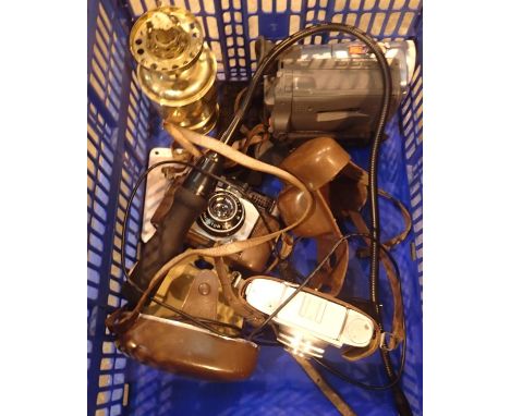 Box mixed items vintage film cameras etc. Not available for in-house P&amp;P, contact Paul O'Hea at Mailboxes on 01925 659133