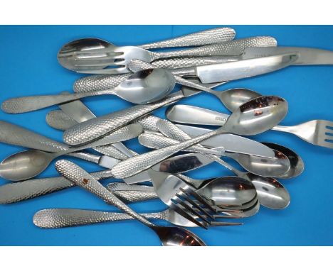 Viners cutlery set of twenty two pieces with plannished grips. P&amp;P Group 1 (£14+VAT for the first lot and £1+VAT for subs