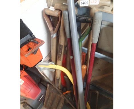 Large collection of garden hand tools and an electric scarifier. Not available for in-house P&amp;P, contact Paul O'Hea at Ma