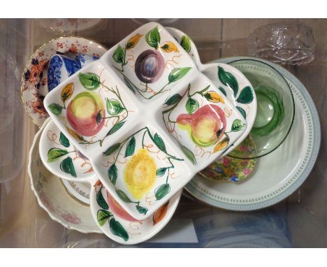 A crate containing a quantity of assorted ceramic items including Royal Winton Sweetpeas small chintz bowl, Italian serving d