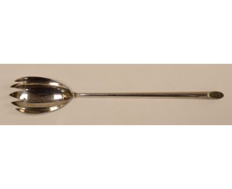 AN ENGLISH SILVER SALAD SERVING SPOON, tapering to a monogrammed terminal, Sheffield 1910, 1.8ozs