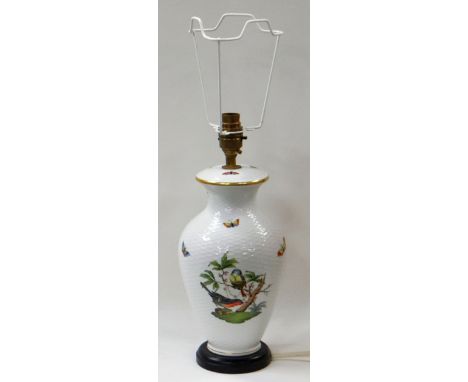 A HEREND PORCELAIN TABLE LAMP with basket-weave effect and decorated with birds and butterflies, with shade, 57cms high