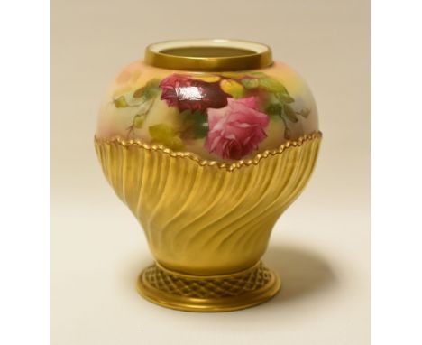 A ROYAL WORCESTER VASE painted with wild roses by Kitty Blake (missing lid), 16cms high