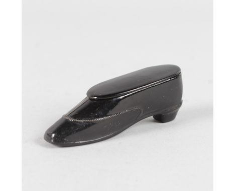 A VICTORIAN PAPIER MACHE SHOE SNUFF BOX. 7.5cms long.