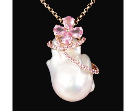 AN 18CT YELLOW GOLD MOUNTED PINK SAPPHIRE AND FRESHWATER PEARL PENDANT NECKLACE.