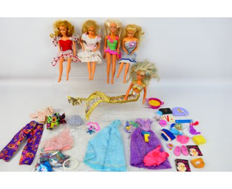 Mattel - Barbie - Sindy - 4 x Barbie dolls and a Sindy doll with some accessories and extra clothing. They all have fingers i