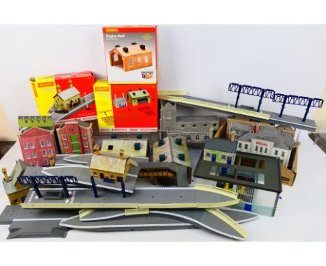 Hornby - Others - An unboxed and constructed collection of OO gauge model railway plastic and card trackside buildings / acce