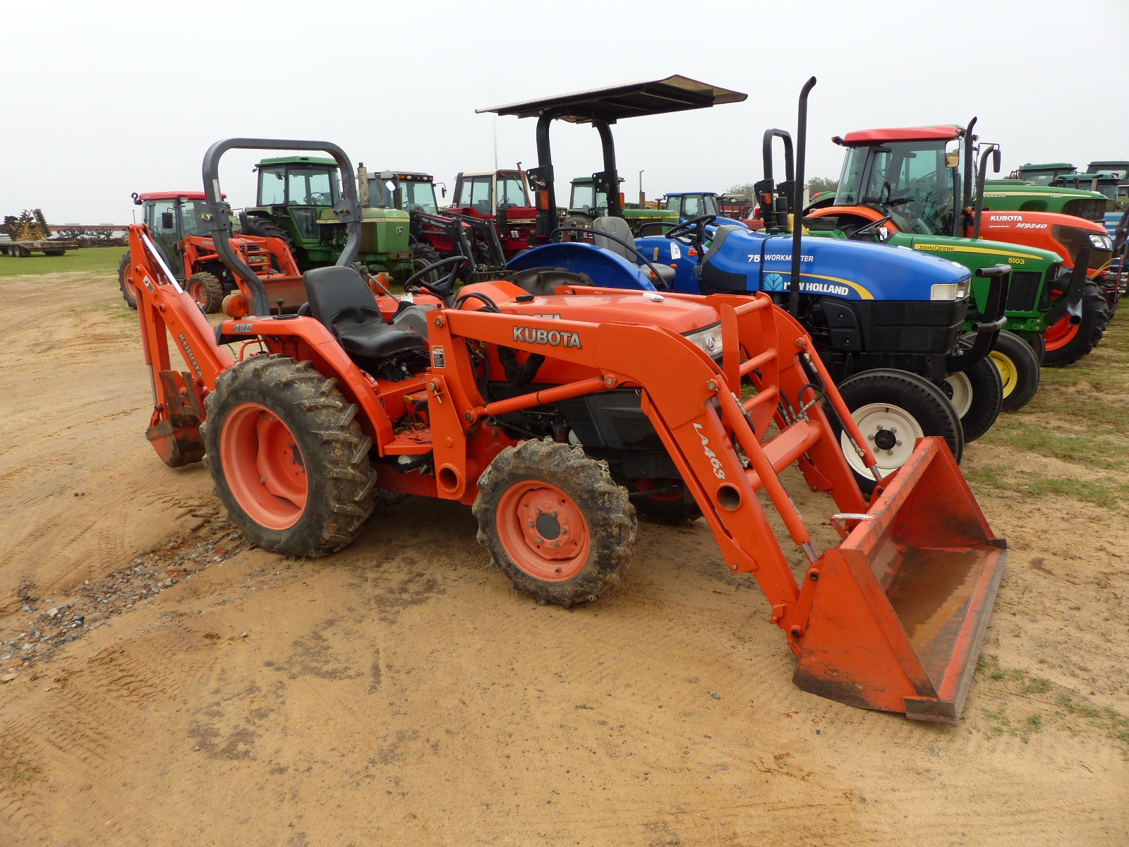 ID#:3961 KUBOTA L3400 TRACTOR, OPEN, 4WD, W/LA463 LOADER, BUCKET AND ...