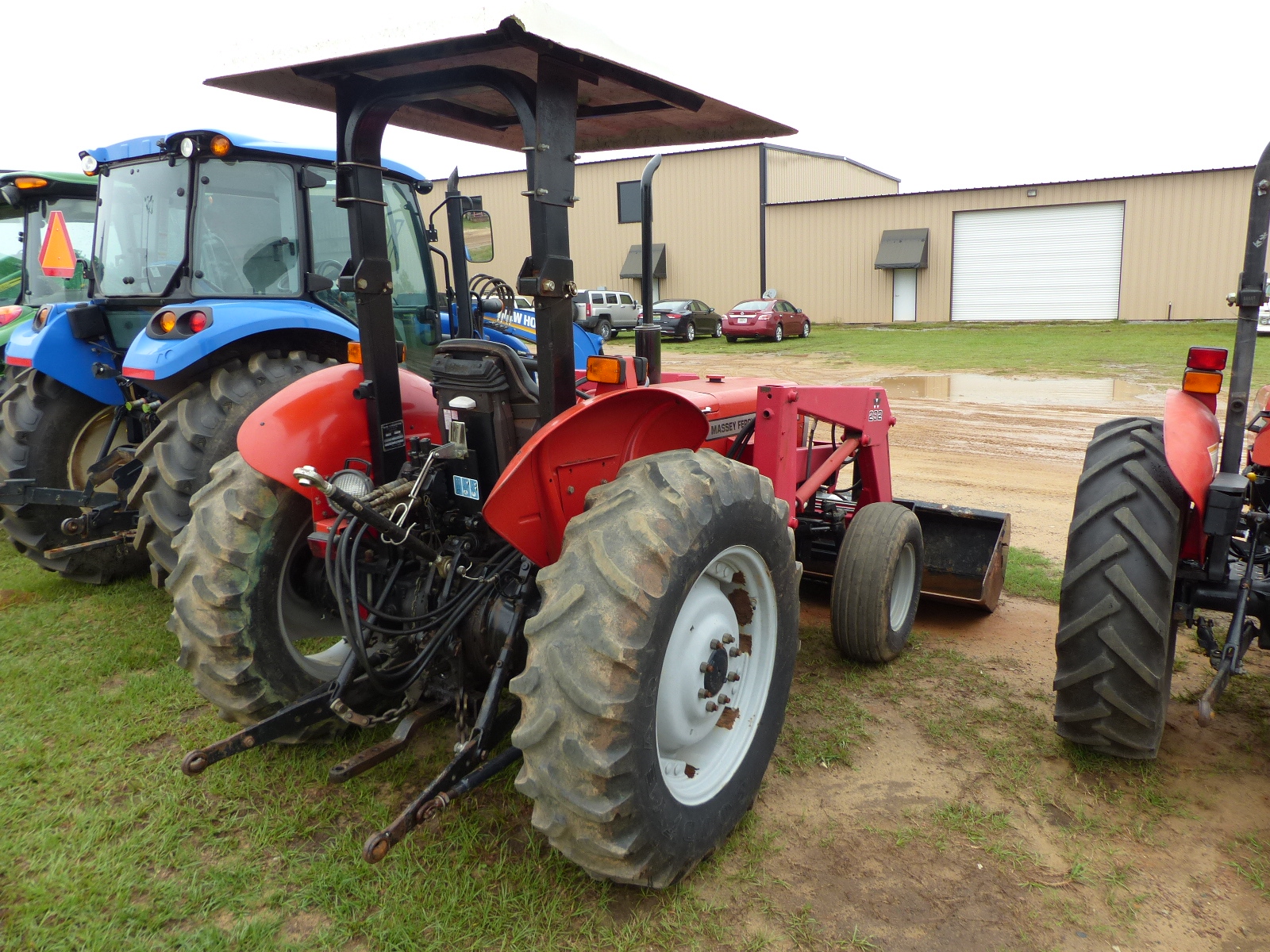 Id#:3874 Massey Ferguson 263 Tractor, 2wd, Canopy, W  Loader, Bucket 