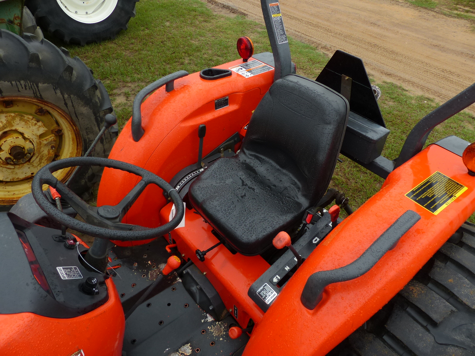 ID4451 KUBOTA MX5100 TRACTOR, OPEN, 4WD, W/LA844 LOADER AND BUCKET