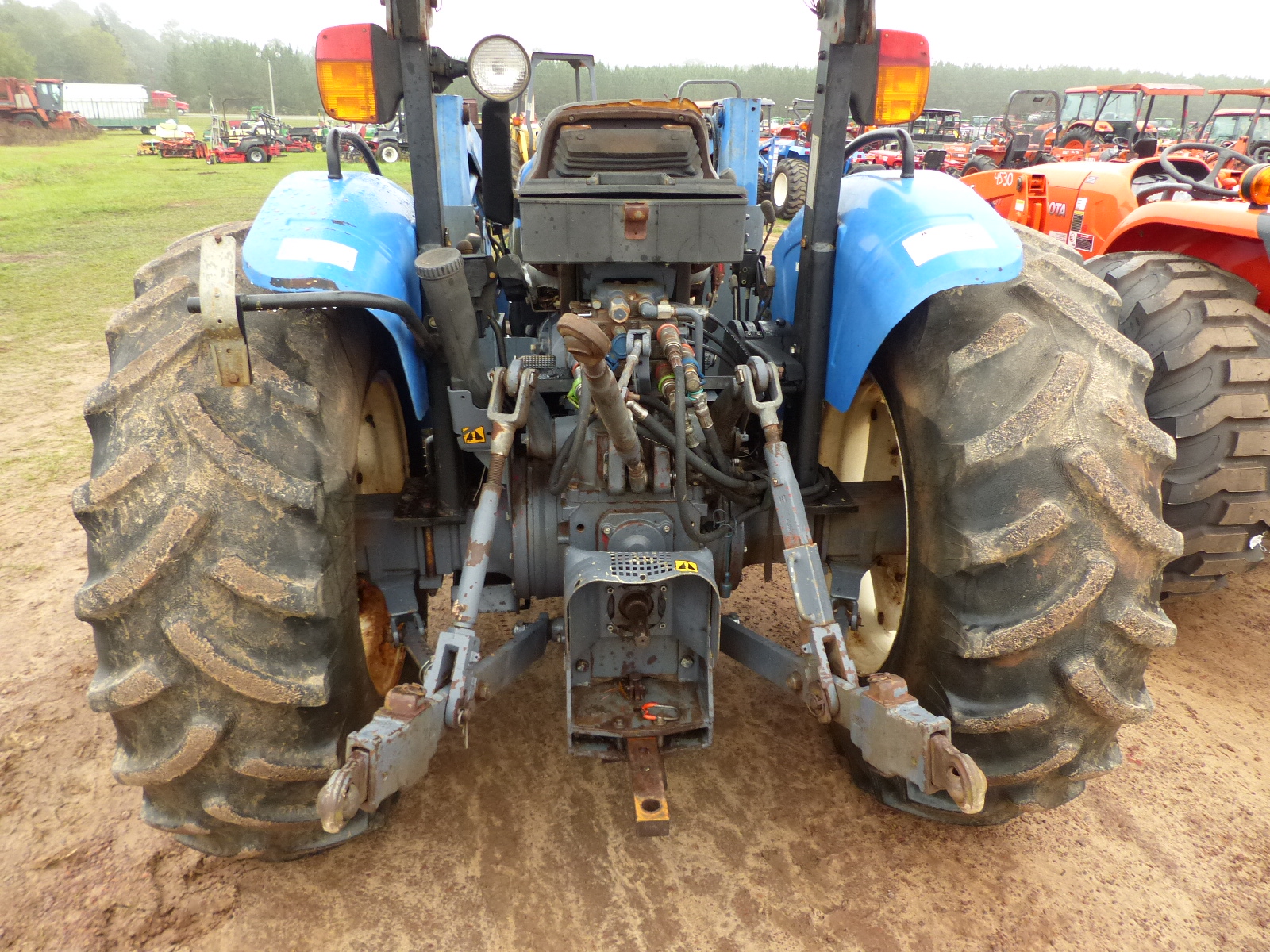 ID4680 NEW HOLLAND TN65 TRACTOR, CANOPY, 4WD, W/32LA LOADER AND