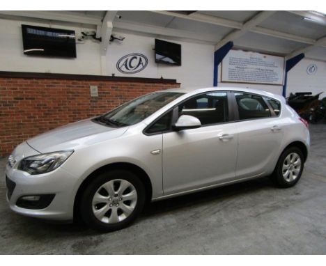 Make &amp; Model: Vauxhall Astra Design CDTI EcoDate of Reg: VF15 RUUColour: Silvercc: 1248MoT: 07-06-2022Fuel Type: DIESELMi