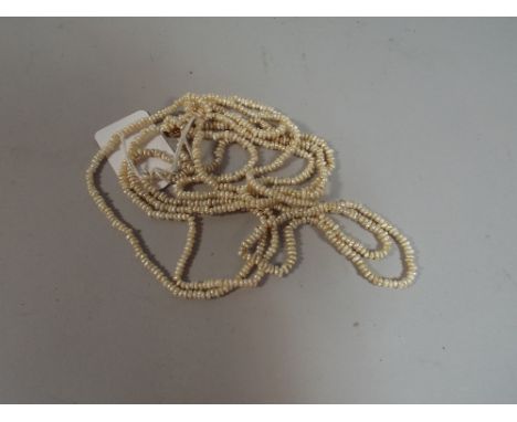 A Mother of Pearl Chip Necklace 