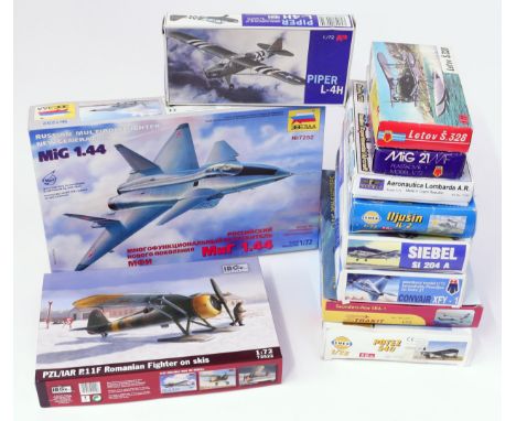 Model Making, Aviation Interest, The Late John Burgess Collection of Model Kits - 1:72 scale kits, comprising Smer 0865 Iljus