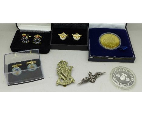 Military cufflinks, a United States Army commemorative coin, a RAF sweetheart brooch and military badge