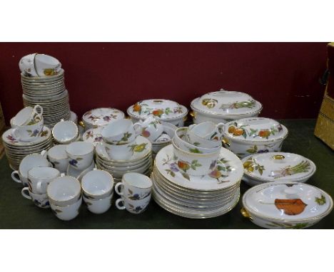Royal Worcester Evesham tablewares, 100 pieces, including twenty-two cups, eight lidded cooking pots, plates, tea plates, etc