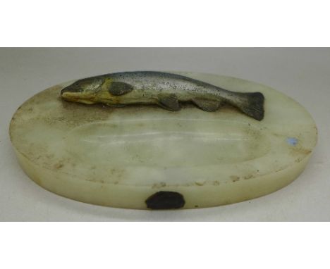 A desk tidy with cold painted bronze fish, 18cm